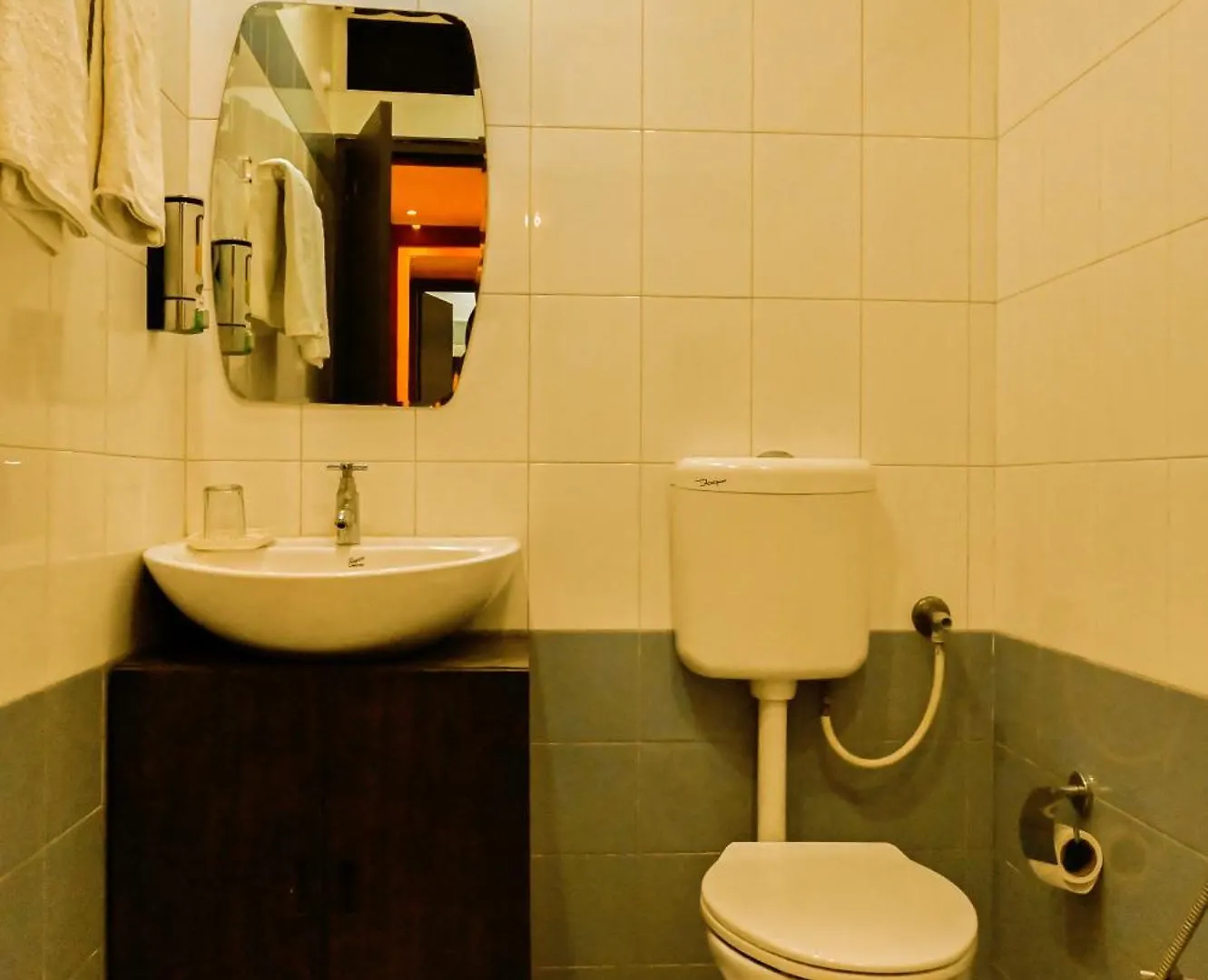 *** Hotel Trimrooms Buddha Varanasi India