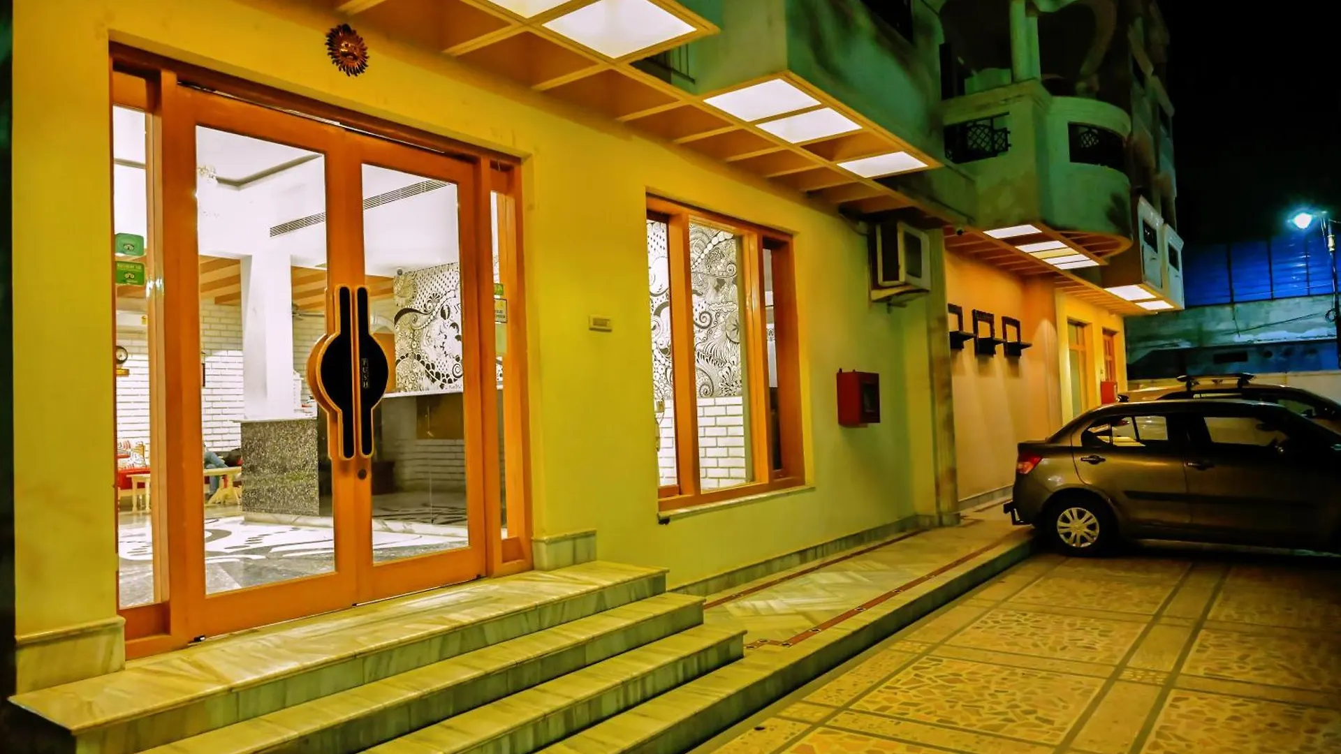 *** Hotel Trimrooms Buddha Varanasi India